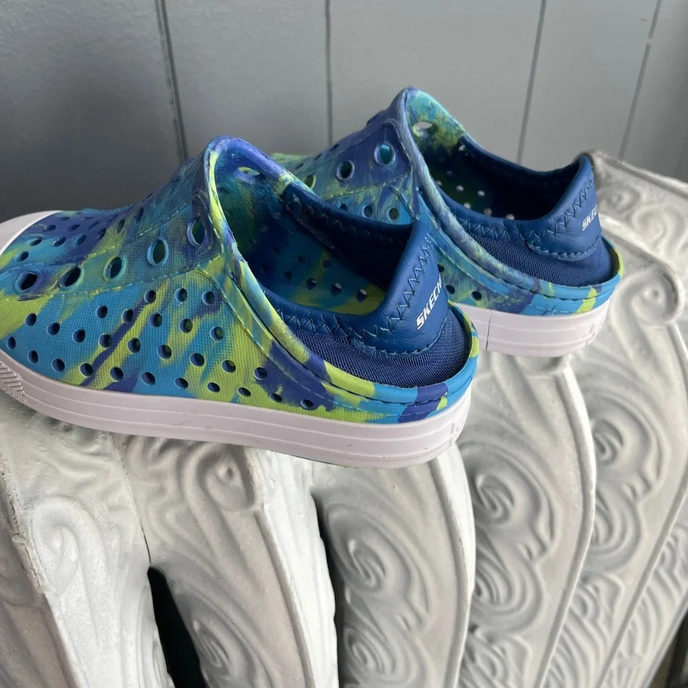 Skechers Kids Vibrant Blue and Lime Water Shoes size 8